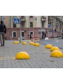 Полусфера антипарковочная бетонная 500х250 мм. жолтий цвет.